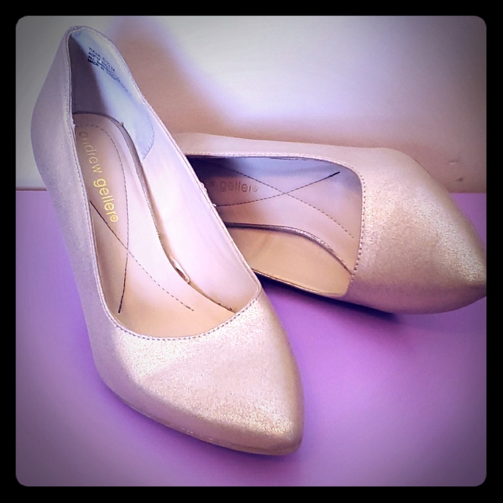 🪁2/$40 Andrew Geller Champagne Sparkle Pumps